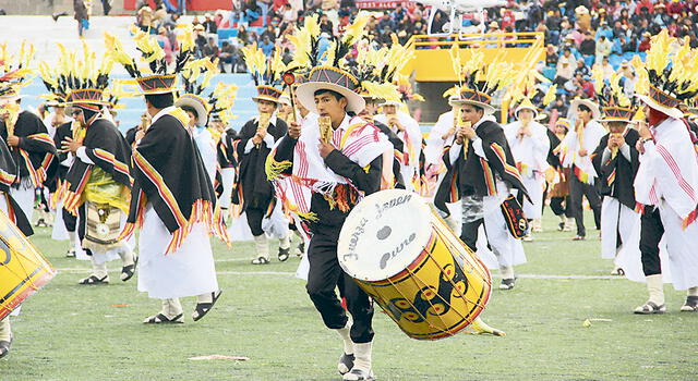 Quechuas y aimaras bailan en honor a la Candelaria [FOTOS y VIDEO]