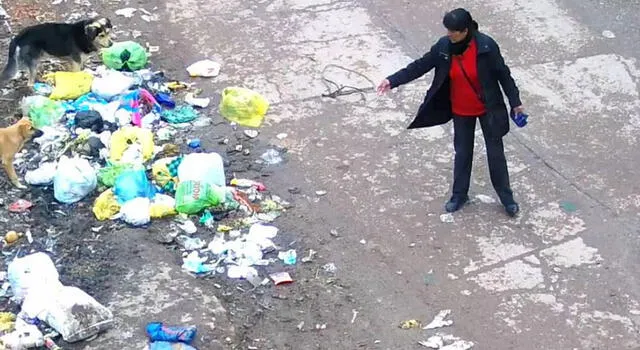 Cusco: captan a vecinos arrojando costales con basura a pesar de prohibición [FOTOS]