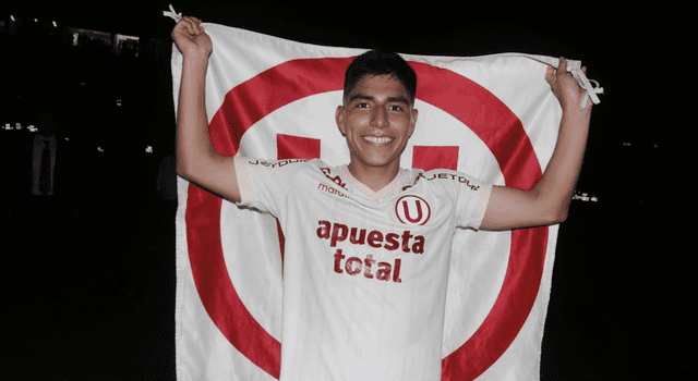 Piero Quispe ganó su primer título con Universitario. <strong>Foto: Universitario</strong> 