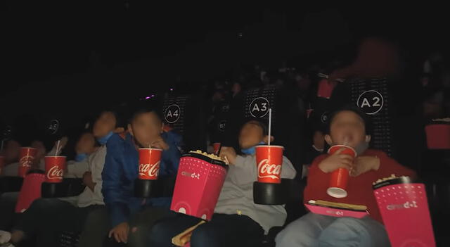 Youtuber mexicano reserva una sala de cine y compra alimentos para niños de casa hogar