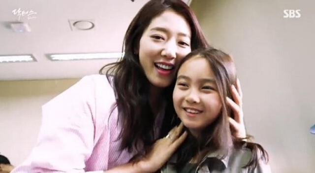 Park Shin Hye y Kal So Won durante las grabaciones de Doctors (SBS, 2016).