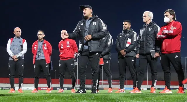 Juan Reynoso afronta su primera experiencia al mando de una selección. Foto: FPF   