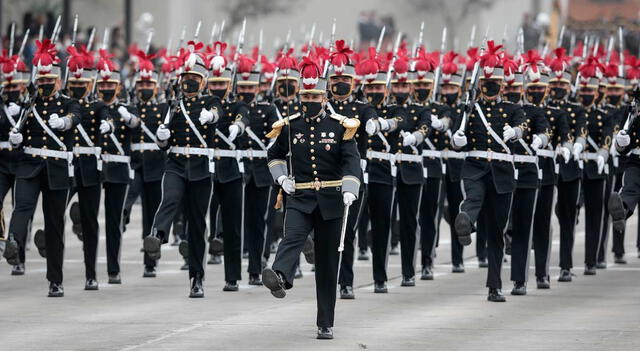 Cada 29 de julio se realiza el desfile militar de Fiestas Patrias. Foro: Andina   