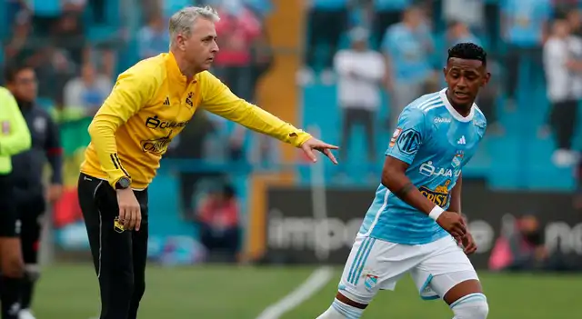 Tiago Nunes señaló que siempre conversa con la directiva celeste porque busca "mejorar la estructura interna y pelear por los intereses" del club. Foto: difusión Tiago Nunes señaló que siempre conversa con la directiva celeste porque busca "mejorar la estructura interna y pelear por los intereses" del club. Foto: difusión 