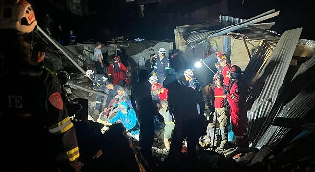 Familiares, vecinos y bomberos se suman a la búsqueda del menor de edad. Foto: difusión.   