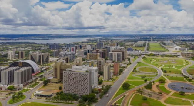 En Brasilia existen diversas aéreas verdes que son visitadas por los lugareños. Foto: Meulugar   