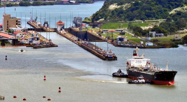 El canal de Panamá, más que una obra de ingeniería, es un símbolo de la capacidad humana para superar desafíos naturales y unir al mundo. Foto: AFP   