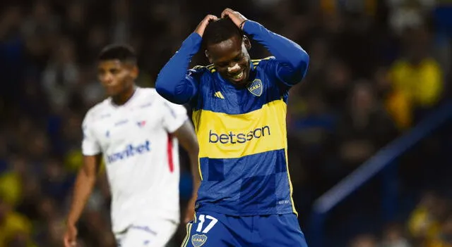 Luis Advíncula vive su tercera temporada en Boca Juniors. Foto: AFP.   