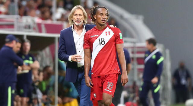 André Carrillo junto con Ricardo Gareca. Foto: AFP.   