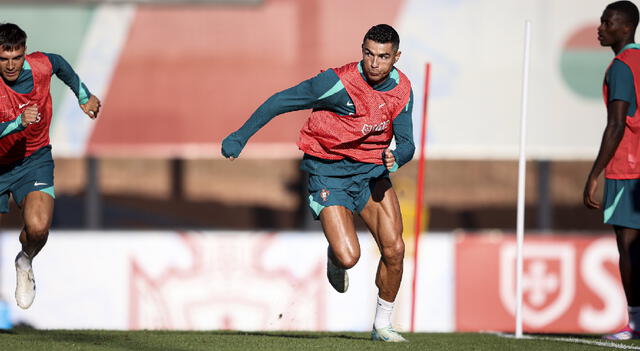 Cristiano Ronaldo en el entrenamiento con Portugal.   