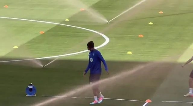 Lamine Yamal ha ocultado su nuevo look para el partido ante el Madrid. Foto: captura/Mundo Deportivo Lamine Yamal ha ocultado su nuevo look para el partido ante el Madrid. Foto: captura/Mundo Deportivo