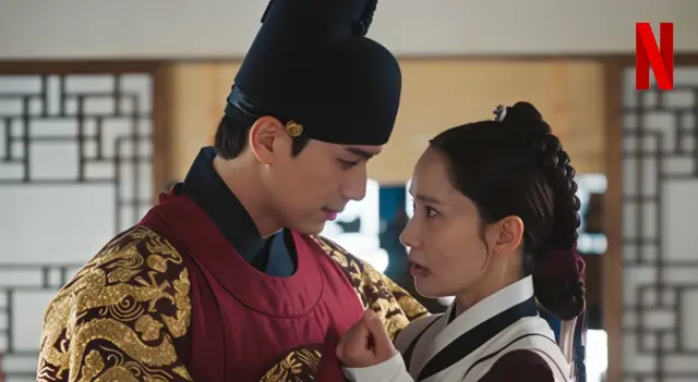 Lee Chae Min y Yoona en 'Bon appétit, majestad'. Foto: Netflix   