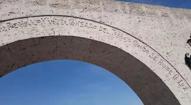 Arequipa: frases en los arcos del Mirador de Yanahuara