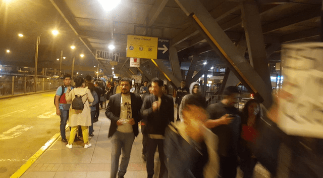 Usuarios ingresan a la estación Naranjal del Metropolitano y protestan por alza de pasajes [FOTOS Y VIDEOS]
