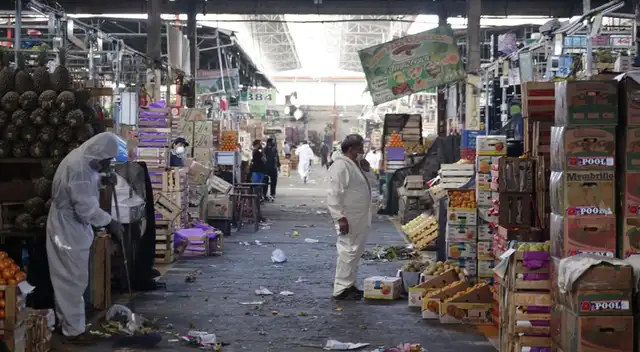 El sábado a las 2 de la tarde cerrarán el Mercado de Frutas y el Mercado Modelo de La Victoria. Créditos: La República. El sábado a las 2 de la tarde cerrarán el Mercado de Frutas y el Mercado Modelo de La Victoria. Créditos: La República.