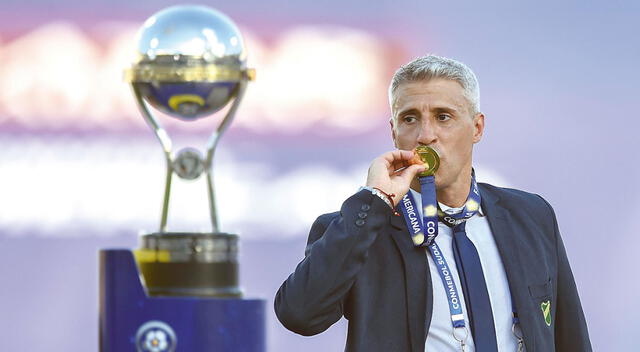 Hernán Crespo ganó la Copa Sudamericana en el 2021. Foto: Conmebol   