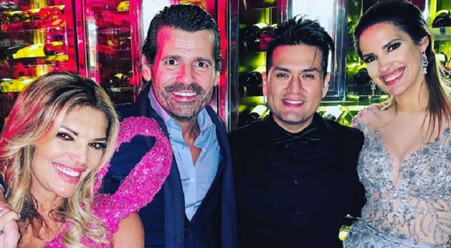 Jessica Newton, su esposo Fernando, Deyvis Orosco y Cassandra Sánchez juntos en un evento. Foto: Difusión   