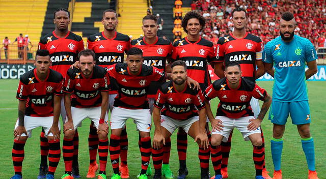 Miguel Trauco y Paolo Guerrero son compañeros en la selección peruana. Foto: Flamengo.   