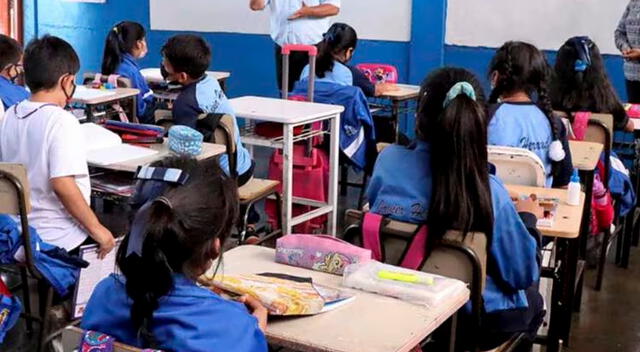 Menores volverán a las aulas después de las vacaciones de mitad de año. Foto: Difusión   