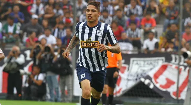 Paolo Guerrero jugando en el 'Día del hincha blanquiazul'. Foto: Alianza Lima   