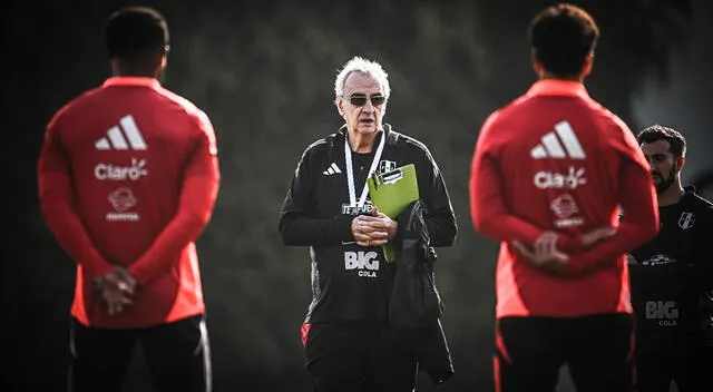 La selección peruana entrena en la Videna bajo las órdenes del entrenador Jorge Fossati. Foto: FPF 