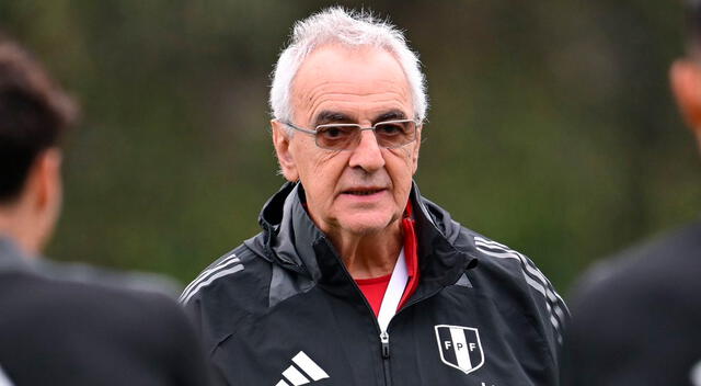 Jorge Fossati es el actual entrenador de la selección peruana. Foto: FPF   