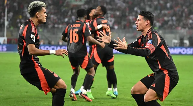 Luis Díaz y James Rodríguez celebrando el gol de Colombia. Foto: AFP   