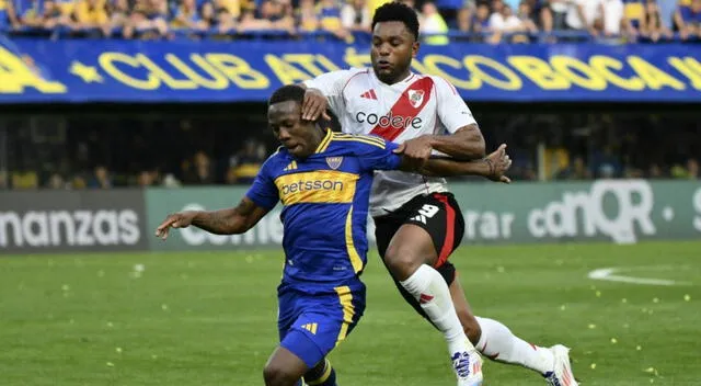 Luis Advíncula en uno de los referentes de Boca Juniors. Foto: AFP   