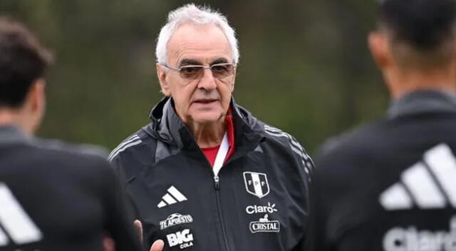 Jorge Fossati asumió las riendas de la selección peruana a inicios del 2024. Foto: FPF   