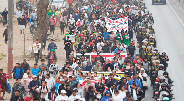 Paro de transportistas en Perú