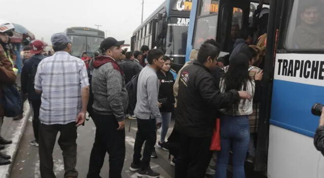  El paro de transportistas, que iniciará desde el miércoles 23 de octubre, contará con la participación de 230 gremios a nivel nacional. Foto: La República   