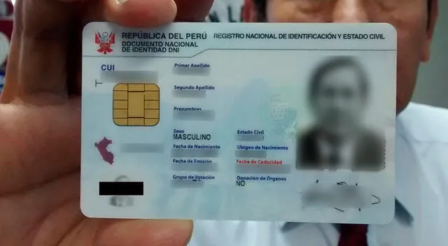 El nuevo DNI electrónico tiene un chip. Foto: Andina.   