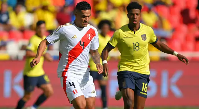 Anderson Santamaría fue titular en el Perú vs Ecuador de la fecha 8 de las Eliminatorias. Foto: AFP   