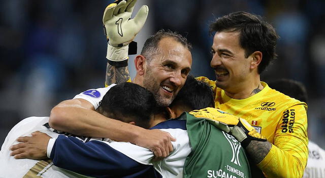 Alianza Lima se impuso en la serie ante Gremio de Brasil con un marcador global de 3-1. Foto: AFP   