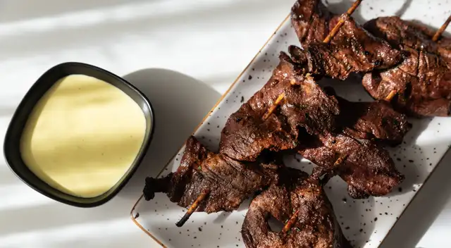 Anticuchos de corazón. Foto: difusión   