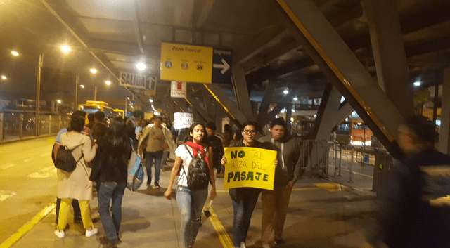 Usuarios ingresan a la estación Naranjal del Metropolitano y protestan por alza de pasajes [FOTOS Y VIDEOS]
