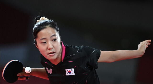 Shin Yu Bin durante partido contra atleta de Hong Kong en Tokio 2020. Foto: Anne-Christine POUJOULAT / AFP