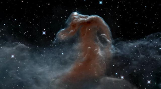 La nebulosa cabeza de cabello es una nebulosa oscura, lo que quiere decir que bloquea la luz de fondo proveniente de estrellas y de la nebulosa de emisión IC 434 detrás de ella. Foto: NASA 