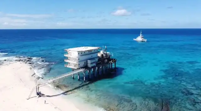 Reconocida como soberanía venezolana desde 1865, la isla alberga la Base Científico Naval Simón Bolívar y es un importante ecosistema que enfrenta erosión y aumento del nivel del mar. Reconocida como soberanía venezolana desde 1865, la isla alberga la Base Científico Naval Simón Bolívar y es un importante ecosistema que enfrenta erosión y aumento del nivel del mar.