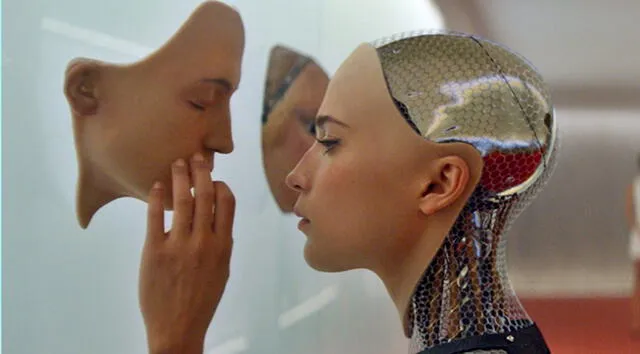 Ex Machina (2015), por Alex Garland. Créditos: DNA Films / Universal Pictures.