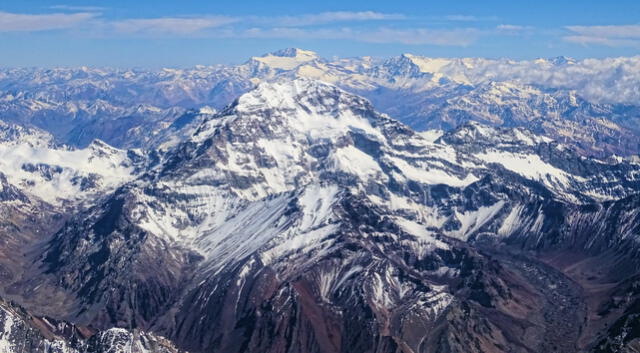 El Aconcagua es una imponente montaña de 6.962 metros sobre el nivel del mar. Foto: Bjornfree