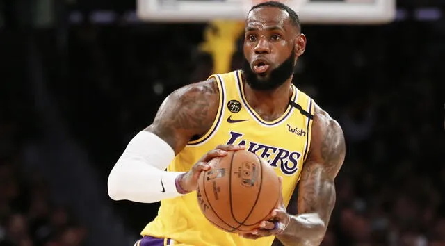 El duelo contará con la presencia de LeBron James y su hijo Bronny James. Foto: EFE   