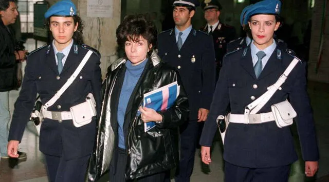 Patrizia Reggiani, viuda de Maurizio Gucci, ingresando a la cárcel. Foto: Cordon Press