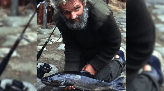 Ken Smith con un pez que obtuvo en el lago de las Tierras Altas de Escocia. Foto: BBC