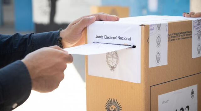 Para determinar al futuro presidente, este debe tener una mayoría del 40% de los votos. Foto: APF/La Crónica   