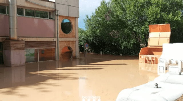  Inundación del Hospital Comarcal del Penedès en Barcelona, España. Foto: Bombers    