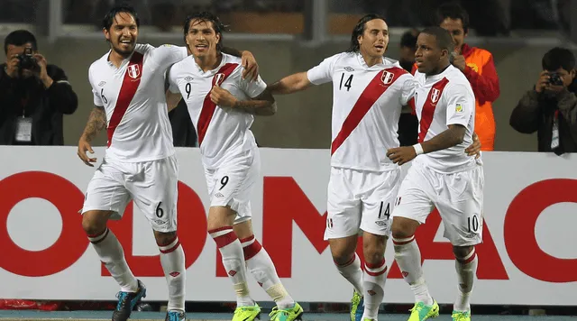 Farfán, Pizarro, Vargas y Guerrero formaban el ataque de Perú en la era Markarián. Foto: EFE / Paolo Aguilar.