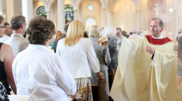 Monseñor Joseph McLoone, acusado de robo agravado. Foto: Difusión.