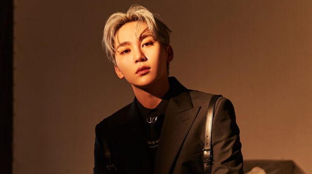 Seungkwan de SEVENTEEN en una sesión fotográfica para una revista.