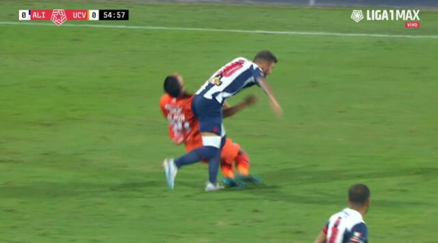 Gino Peruzzi es titular en Alianza Lima. Foto: captura de Liga 1 Max. 